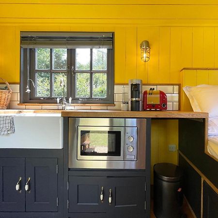 Old King William Shepherd Huts And Private Hot Tubs In North Norfolk Hunworth Exterior foto