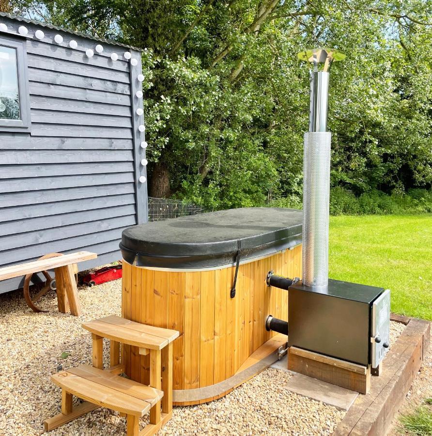 Old King William Shepherd Huts And Private Hot Tubs In North Norfolk Hunworth Exterior foto