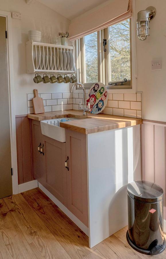 Old King William Shepherd Huts And Private Hot Tubs In North Norfolk Hunworth Exterior foto