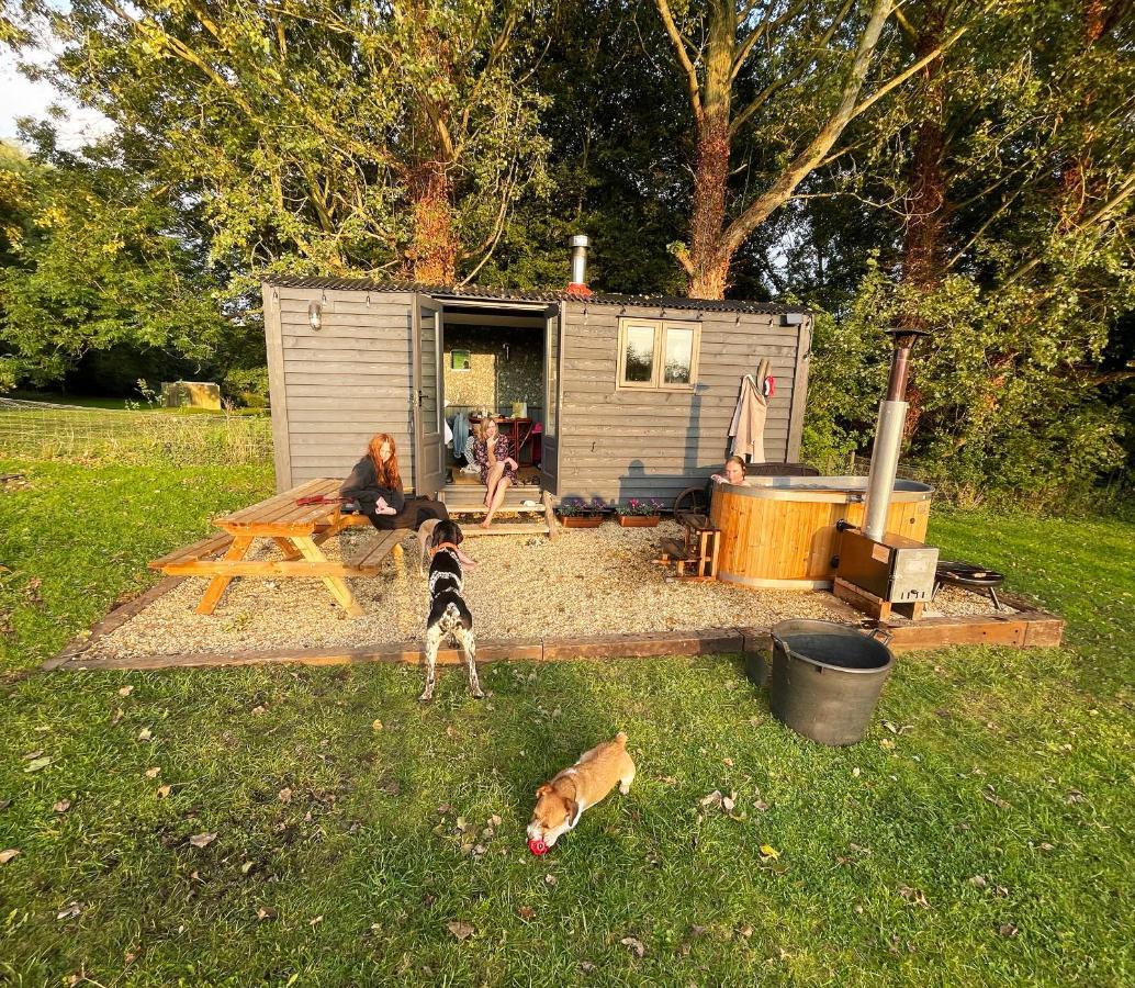 Old King William Shepherd Huts And Private Hot Tubs In North Norfolk Hunworth Exterior foto