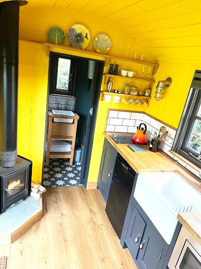 Old King William Shepherd Huts And Private Hot Tubs In North Norfolk Hunworth Exterior foto