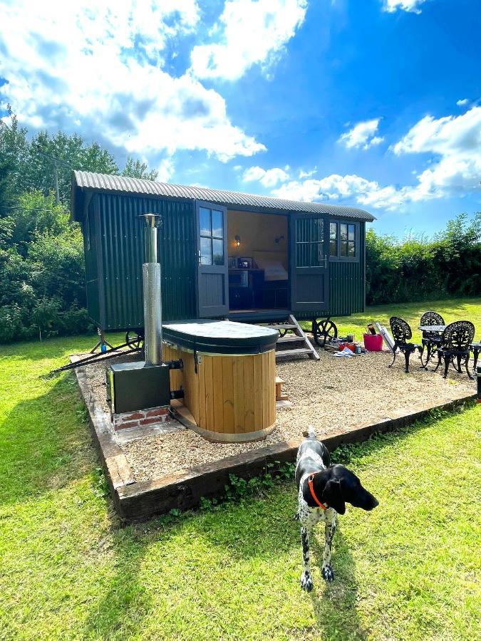 Old King William Shepherd Huts And Private Hot Tubs In North Norfolk Hunworth Exterior foto