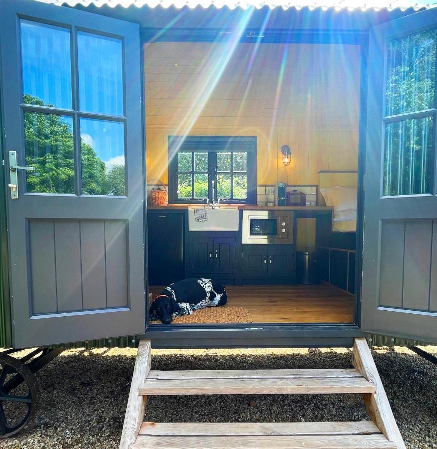 Old King William Shepherd Huts And Private Hot Tubs In North Norfolk Hunworth Exterior foto